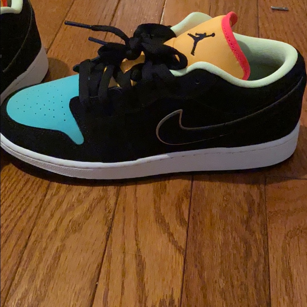 Low top Jordan’s